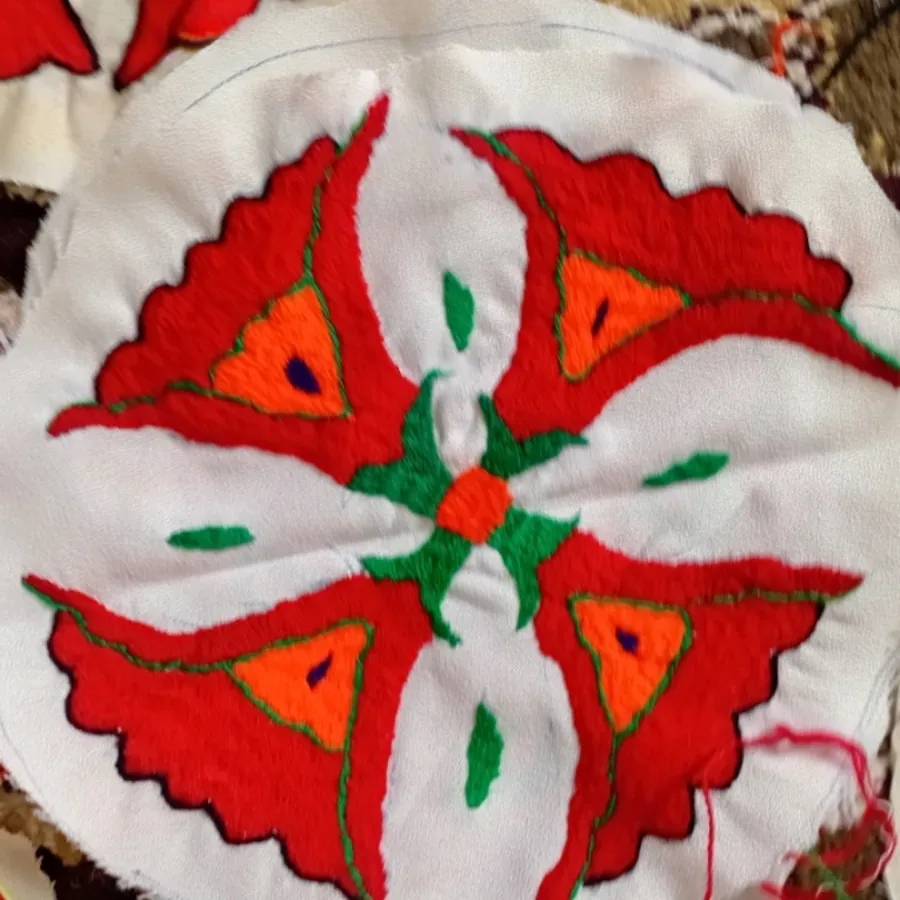 گُلَک و دیوارکوب