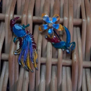 سنجاق سینه قدیمی