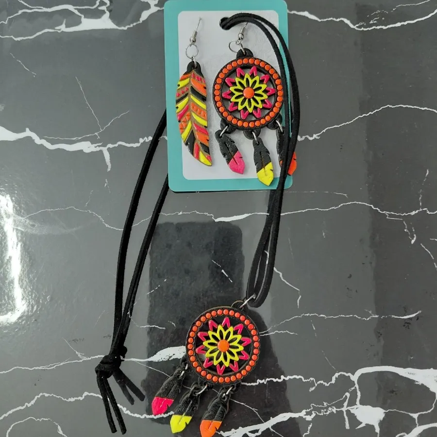 گردن بندوگوشواره چوبی نو