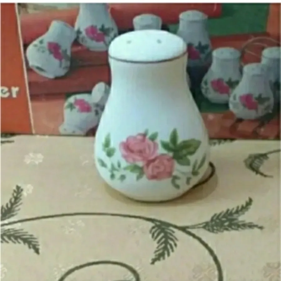 نمکدون گل قرمز قدیمی