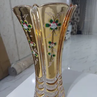 گلدان طلاکوب گلبرجسته