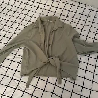 شومیز سبز جلو گره