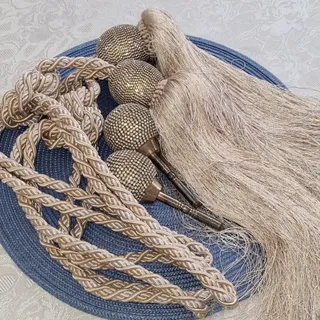 گل میخ  و پرده جمع کن