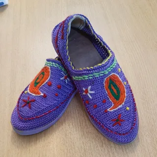 گیوه گلدوزی شده