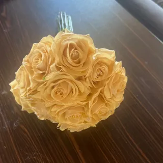 دسته گل رز زرد