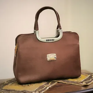 کیف دستی قهوه‌ای