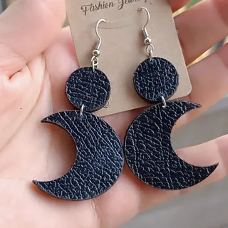 گوشواره ماه چرمی