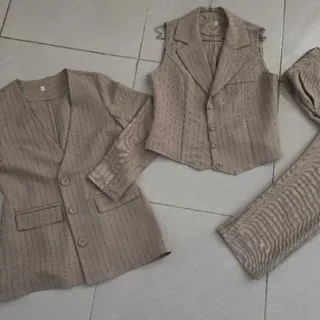 کت و شلوار و جلیقه