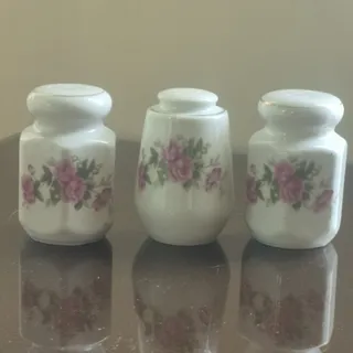 نمکدان گلسرخی مارک ژاپن