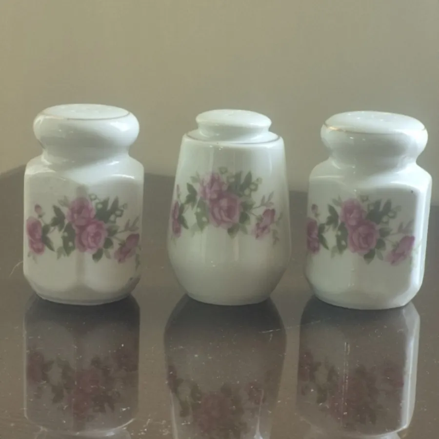 نمکدان گلسرخی مارک ژاپن
