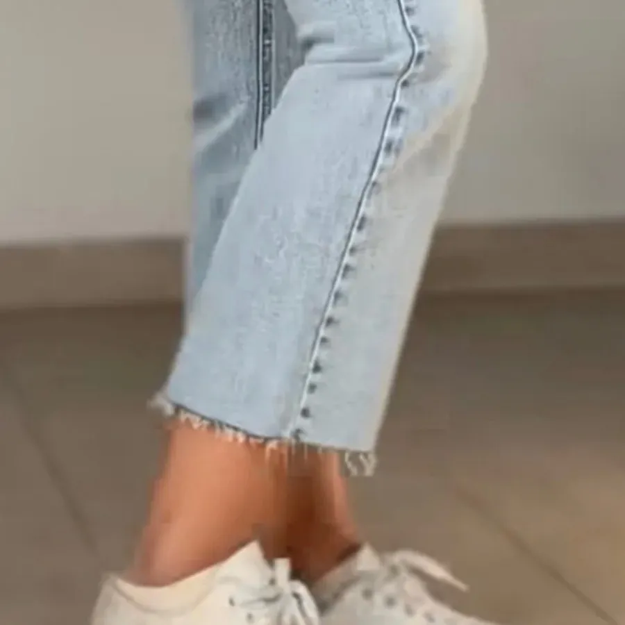شلوار جین در حد نو