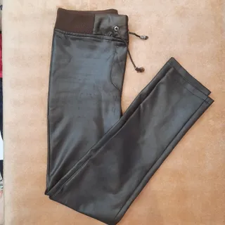 شلوار چرم‌قهوه ای