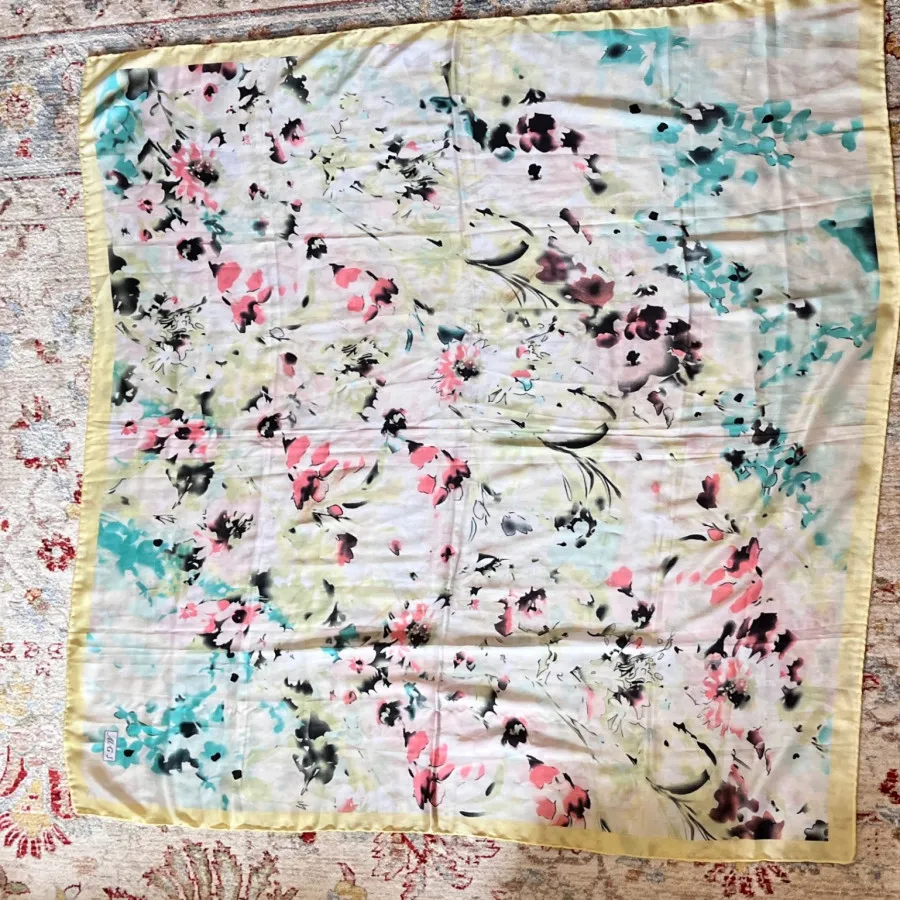 روسری ساتن قواره بزرگ