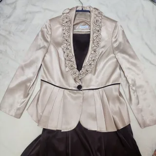 کت و دامن کرم قهوه ای
