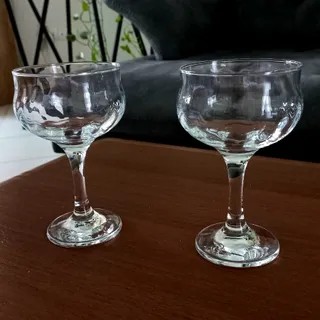 یک دست بستنی خوری