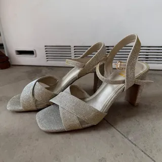 کفش طلایی لمه  برند xti
