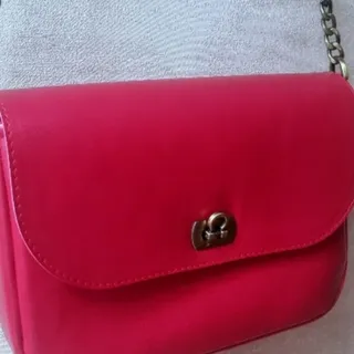 کیف قرمز چرم