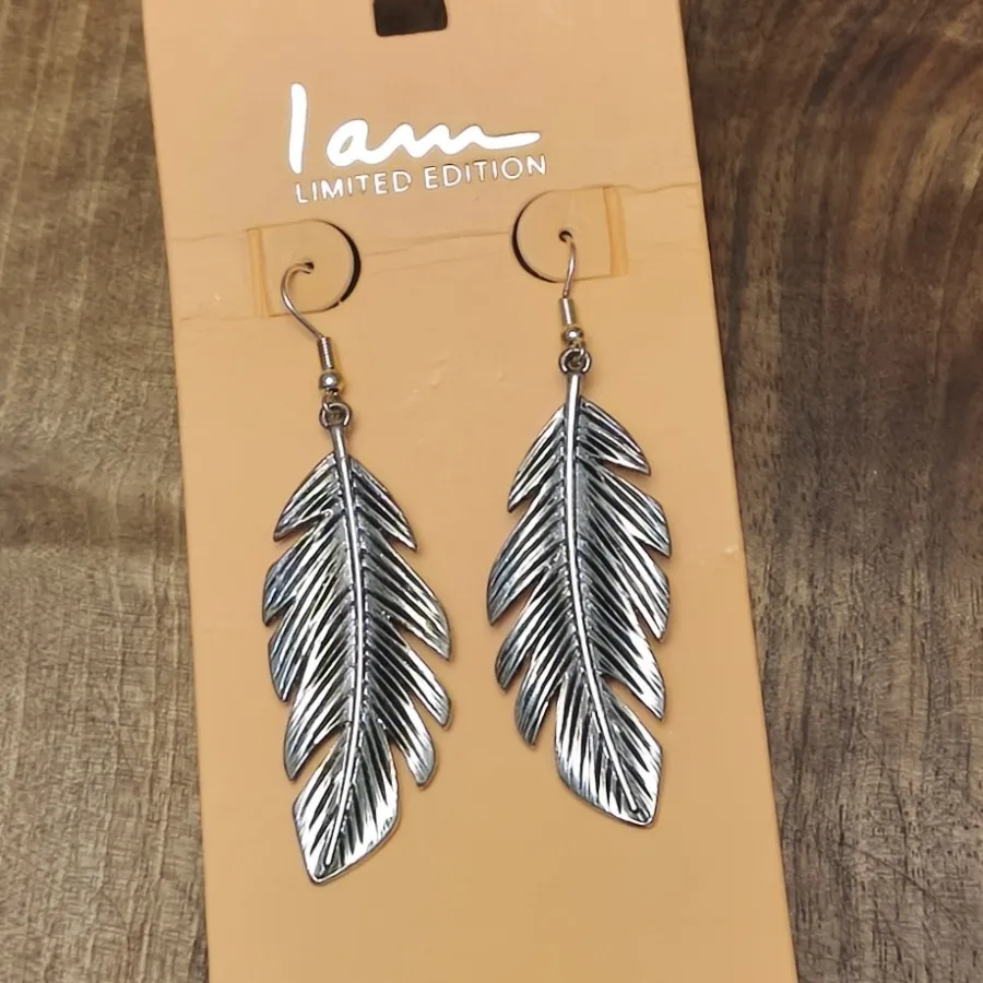 گوشواره برگ سیاه قلم