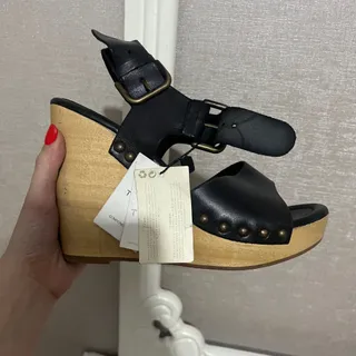 کفش لژ چوبی
