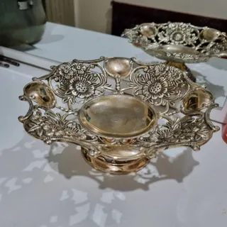 ظرف پایه دار