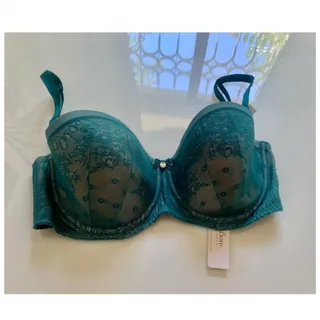 Emerald sleek lace
