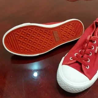 ونس لیوایز