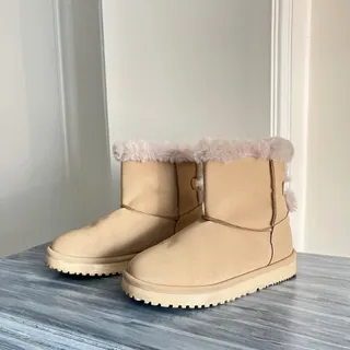 نیم بوت طرح Ugg