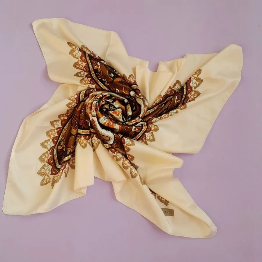 روسری کرم