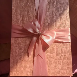 جعبه هدیه صورتی
