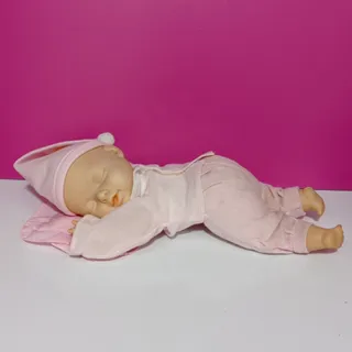 عروسک نوزاد خوابیده