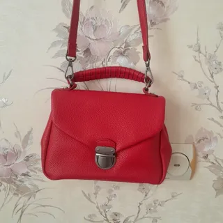 کیف قرمز
