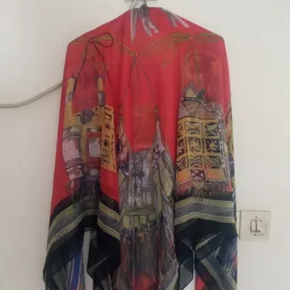 روسری قرمز حریر