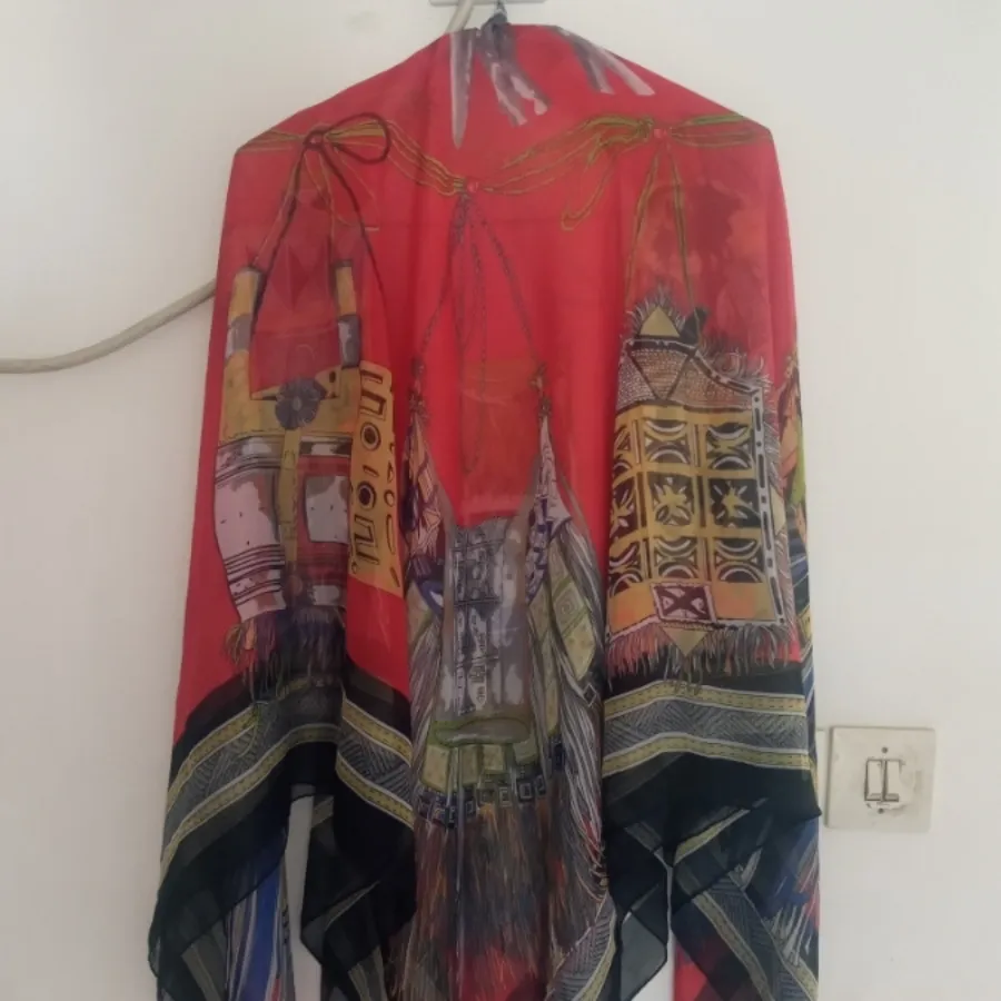 روسری قرمز حریر