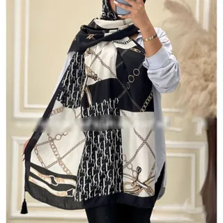 شال سفید مشکی