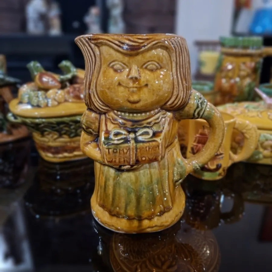 پارچ و طوطی