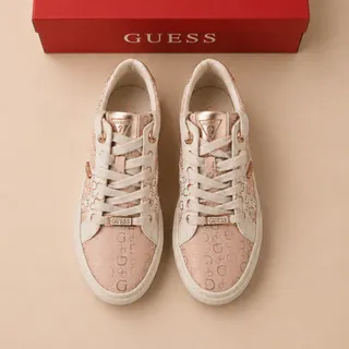 اسنیکر از برند  GUESS