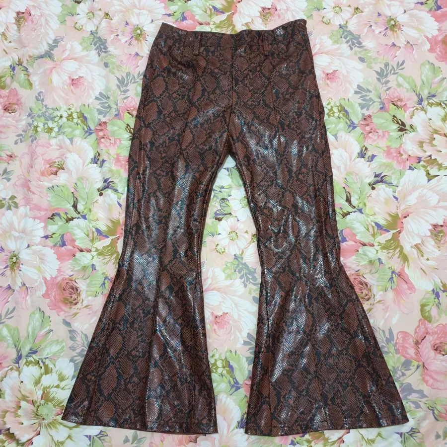 شلوار چرم Bershka
