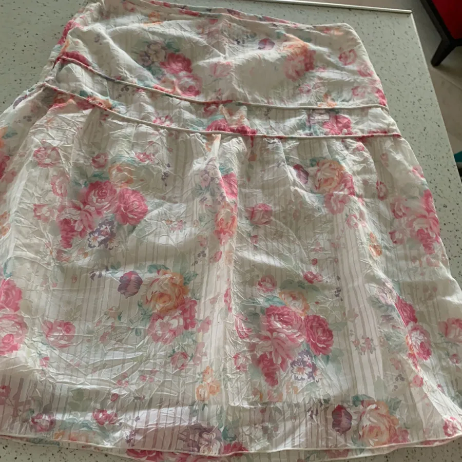 دامنه‌ای دخترانه تابستانی