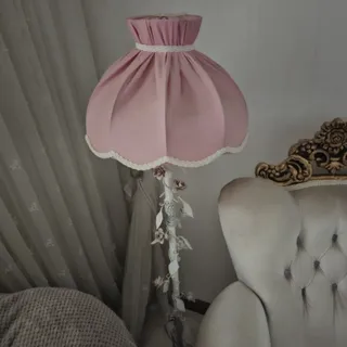آباژور ایستاده