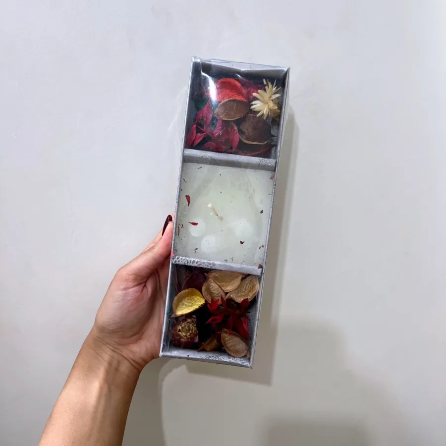 شمع و گل خشک