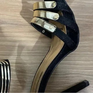 کفش پاشنه بلند طلایی