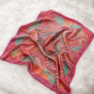 روسری ابریشم طرح باغ ملکه