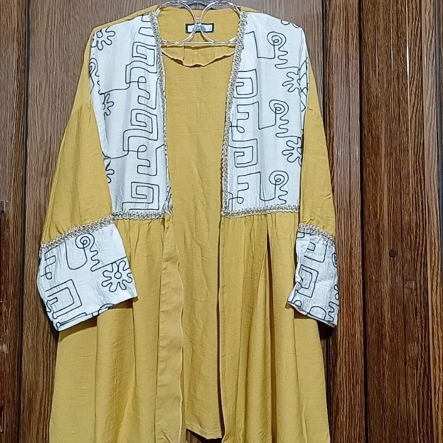 مانتو خردلی گلدوزی مجلسی