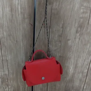 کیف قرمز