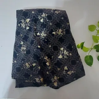چادر رنگی دوخته شده