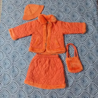 کاپشن  و دامن دخترانه