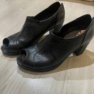 کفش پاشنه دار چرم طبیعی