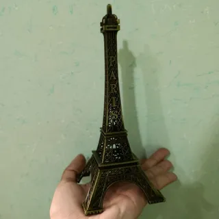 مجسمه برج ایفل