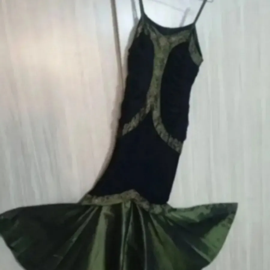 لباس مجلسی و شال از خودش