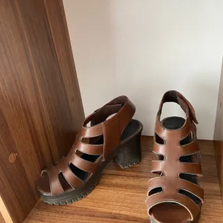 صندل قهوه ای